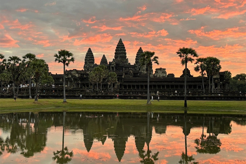 Option 1: Angkor Wat Sunrise & Ancient City Discovery